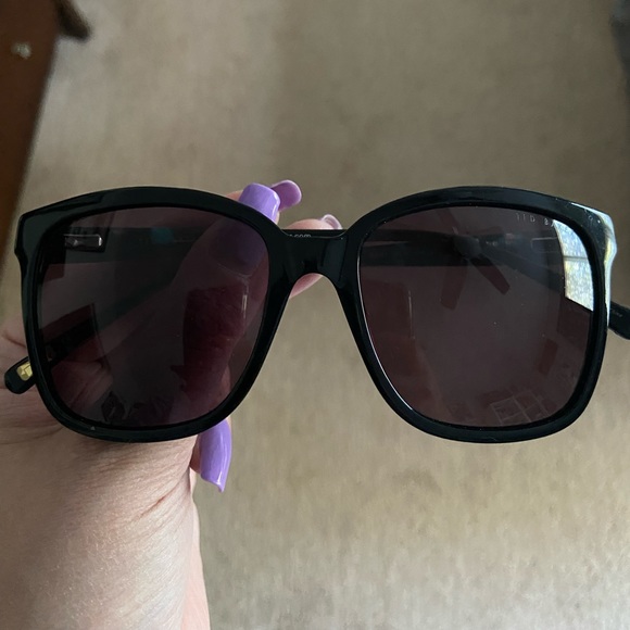 Ted Baker black framed sunglasses - Picture 1 of 9